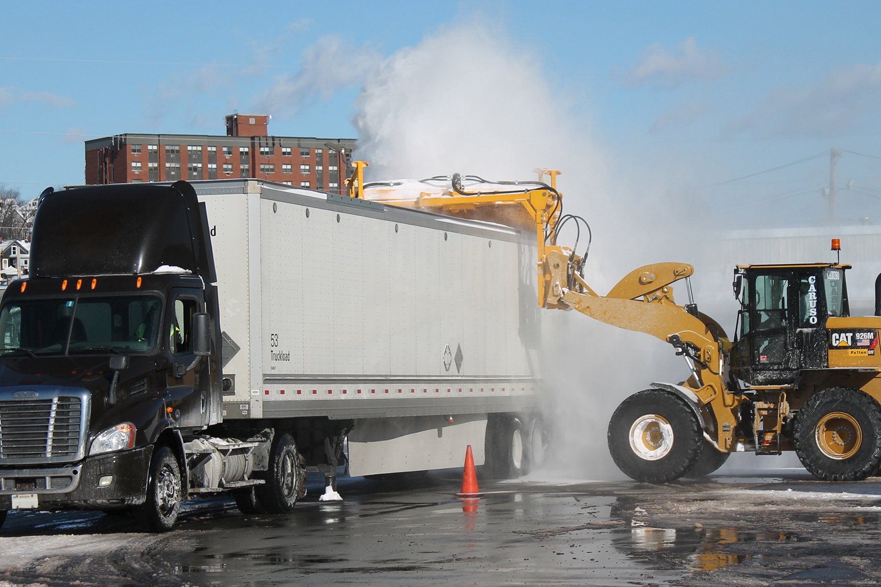 SB_Product_Spotlight_TrucBrush_TRAILER_CLEANING-1