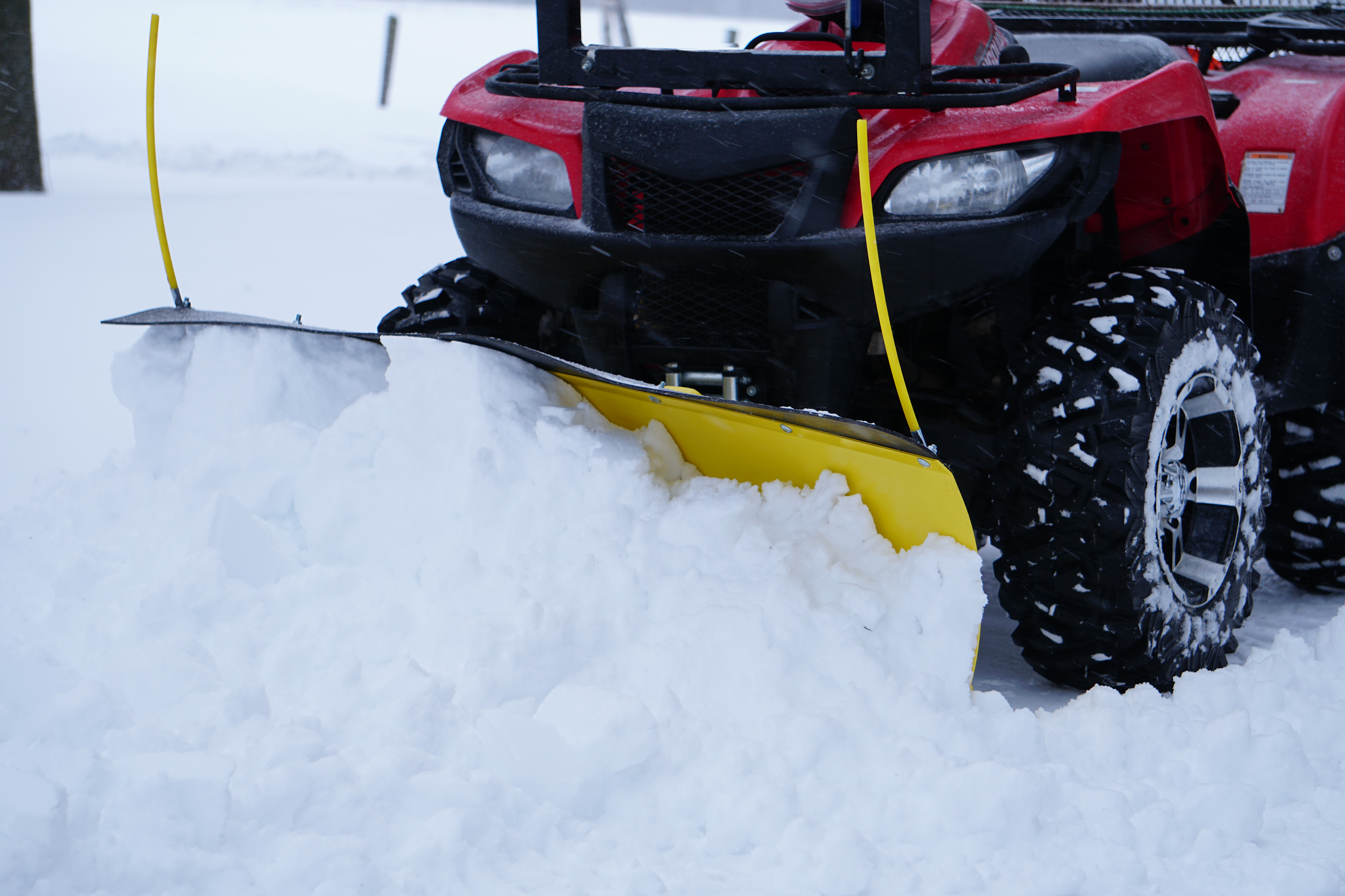 Suzuki with yellow blade close